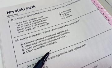 Izvor: https://www.srednja.hr/matura/prolazak-ispita-iz-hrvatskog-maturanti-vise-nece-morati-dobiti-dvojku-iz-eseja/